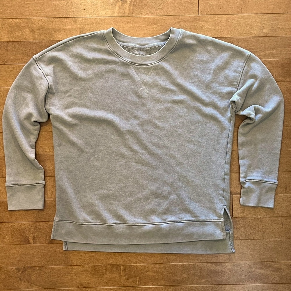 Time and Tru Women’s Gray Crewneck Sweatshirt Size Small